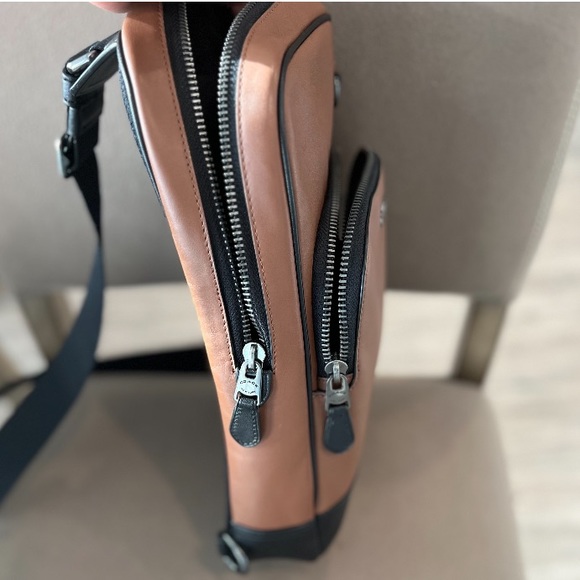 Coach Graham Pack Crossbody - Picture 4 of 16